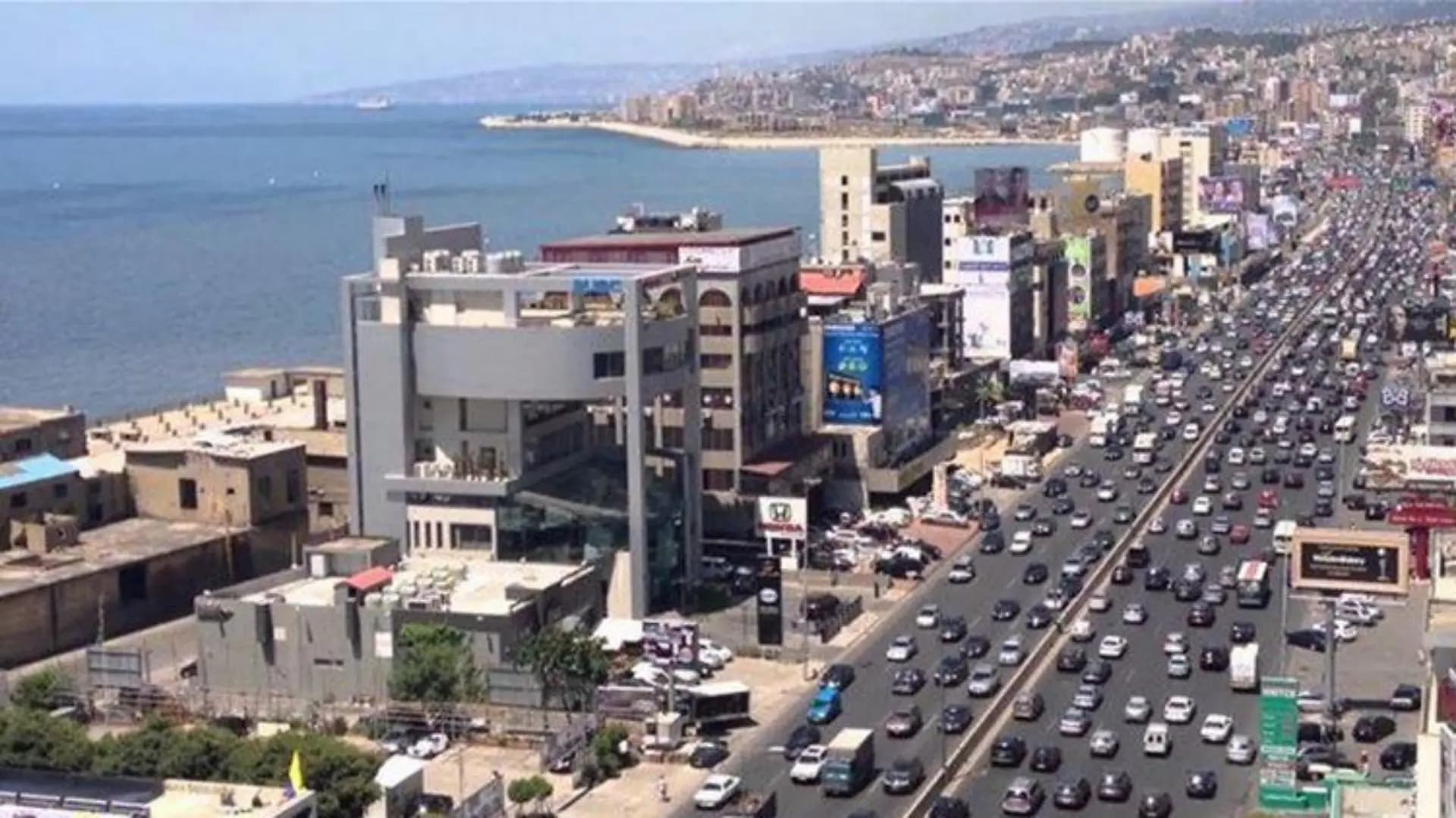 بلدية جونية تغلق المحال المخالفة