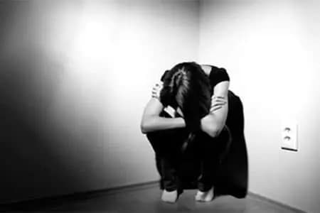 دايلي ميل: الأطفال الصغار في خطر: تزايد حالات إيذاء النفس ومحاولات الانتحـ.ـار