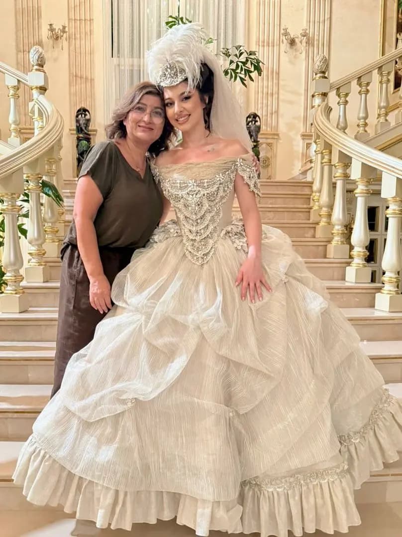 هويدا بريدي تحوّل بيسان إسماعيل إلى أميرة فيكتورية