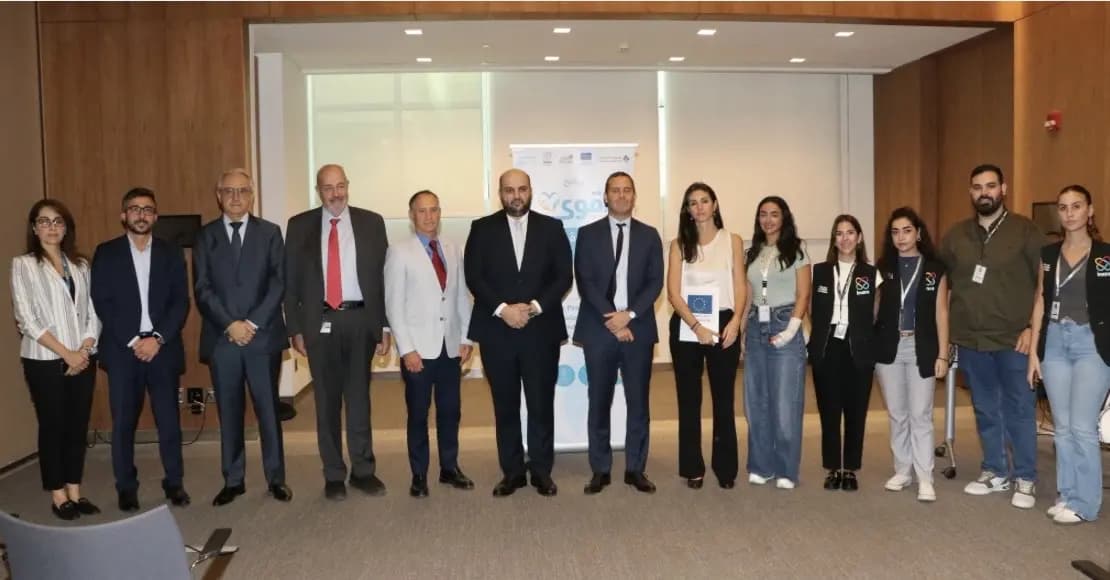 جولة وزير الصحة على أطفال الحرب.. وتحذير من مصير غامض للبرامج الصحية