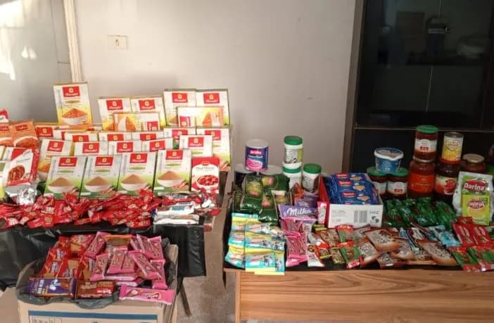 في صور.. مواد غذائية منتهية الصلاحية