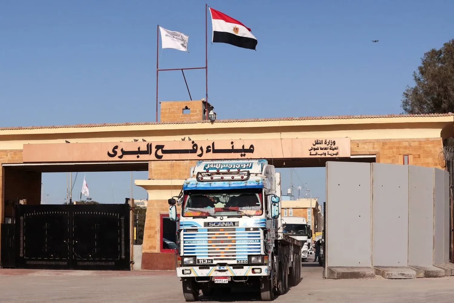 القناة 13: إسرائيل ستقلّص المساعدات إلى غزة