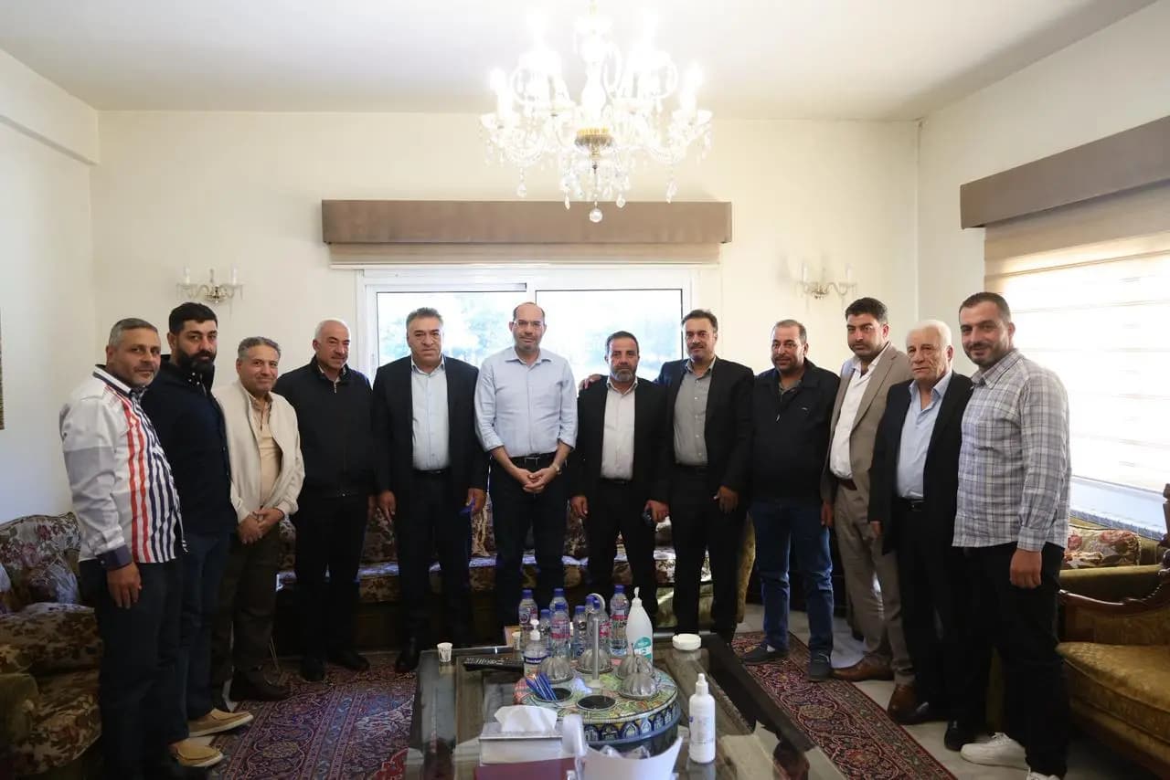 مراد يستقبل وفودًا بلدية.. وبحث في الشؤون المحلية