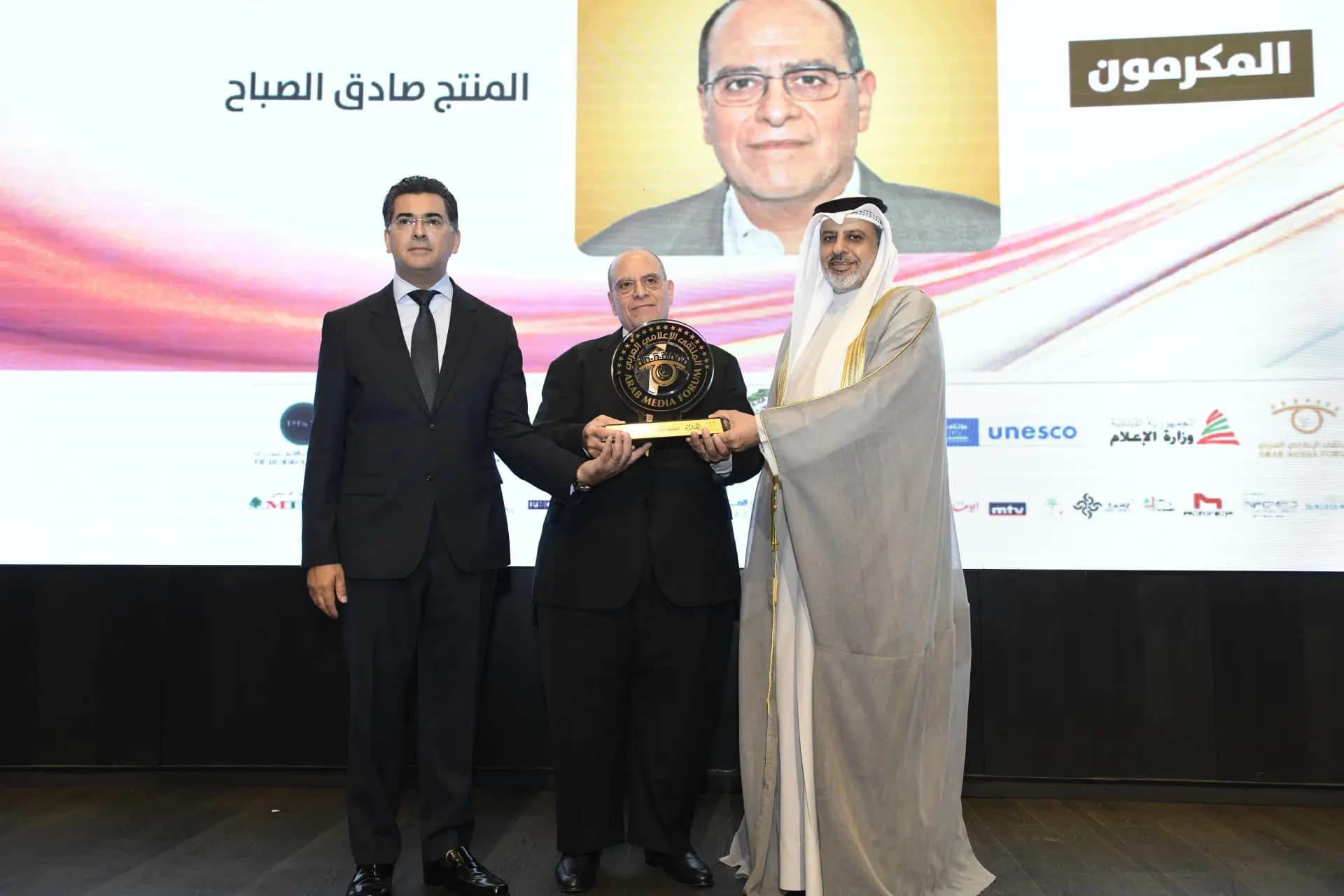 تكريم المنتج صادق الصبّاح في الملتقى الإعلامي العربي الـ21 في بيروت