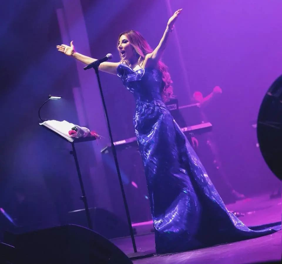 نجوى كرم تخطف الأنظار في سيدني