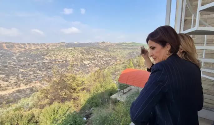 الزين تتفقد مواقع الحرائق في إقليم الخروب