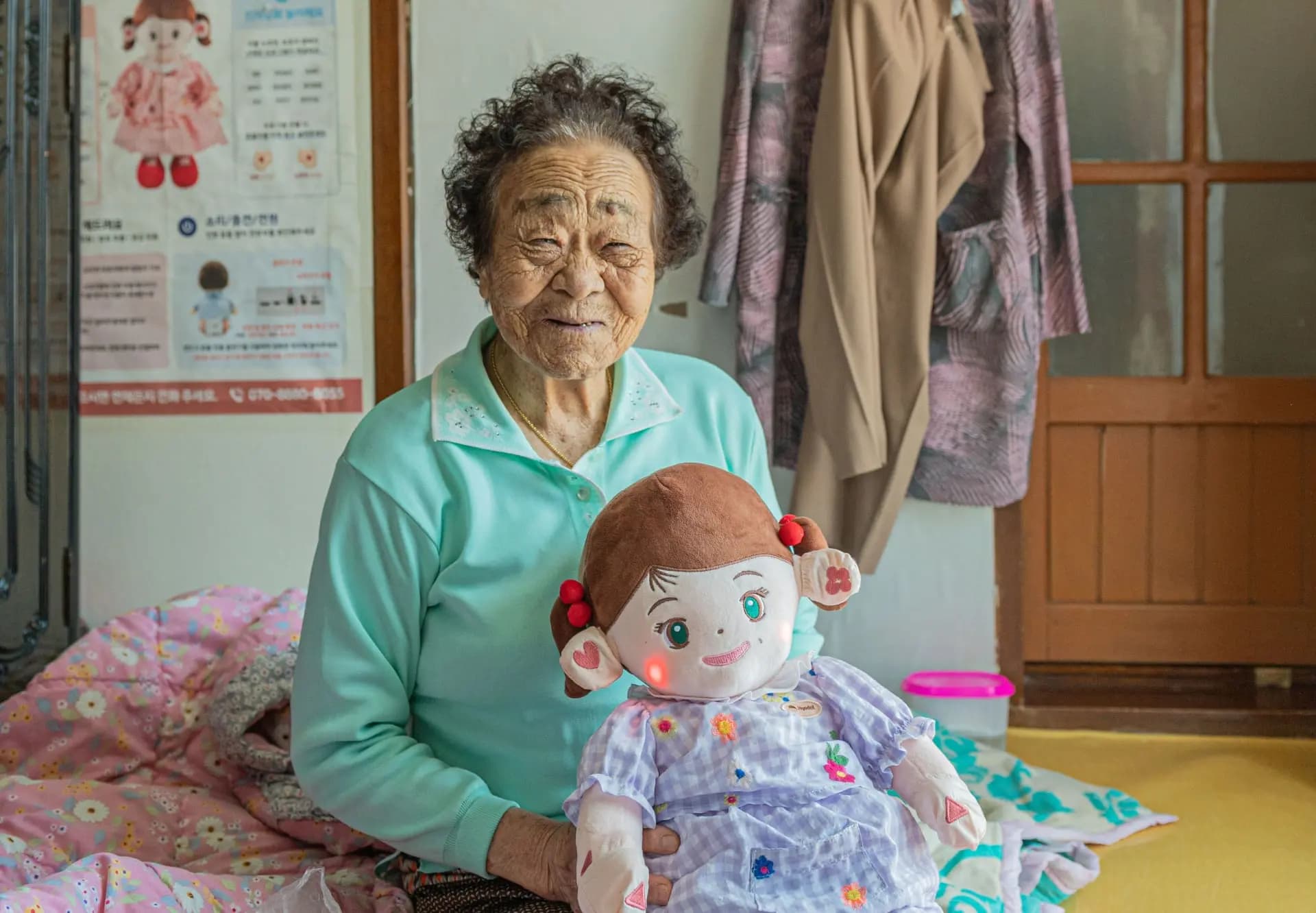 سي إن إن: "الجدة الروبوت".. دمى أنيسة تُخفّف من وطأة عزلة كبار السن في كوريا الجنوبية وترعاهم