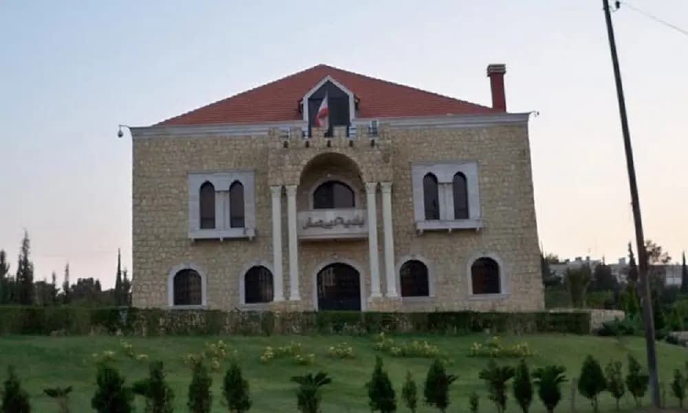 عمال بلدية دير عمار يعودون إلى عملهم