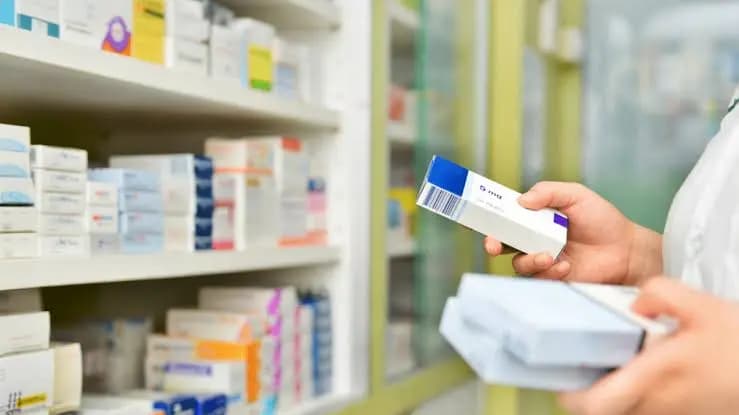 "المستوردون يتحملون المسؤولية".. نقابة الصيادلة توضح