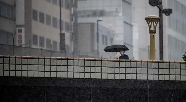 إعصار "نانمادول" يعطل حركة الطيران والسكك الحديدية في اليابان!