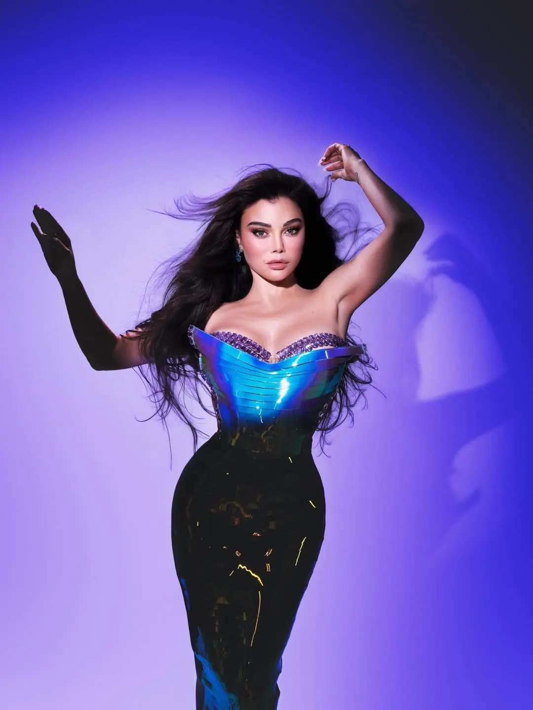 مع إطلالة "ميتاليك".. هيفاء وهبي تبهر جمهورها