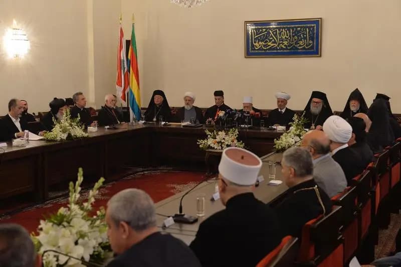 القمة الروحية الإسلامية المسيحية التأمت في دار الموحدين: التمسك بثوابت أرساها الدستور وأجمع عليها اللبنانيون
