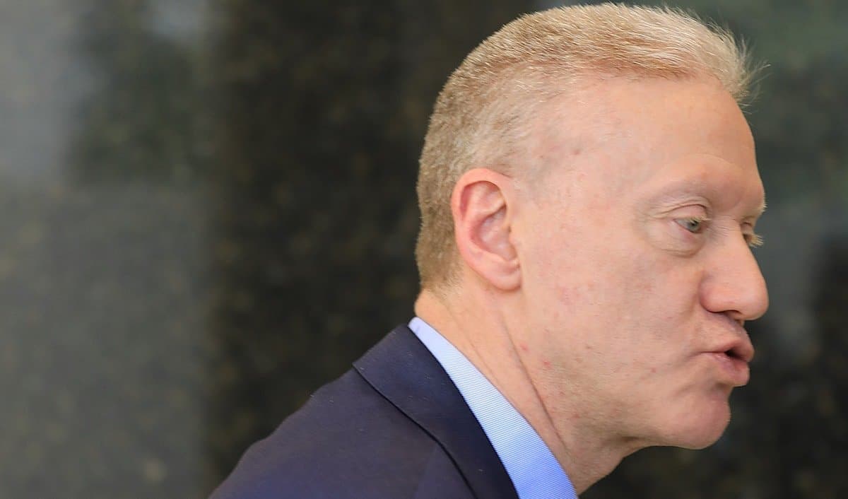 مواقف رجي وتعاميمه تخالف الدستور