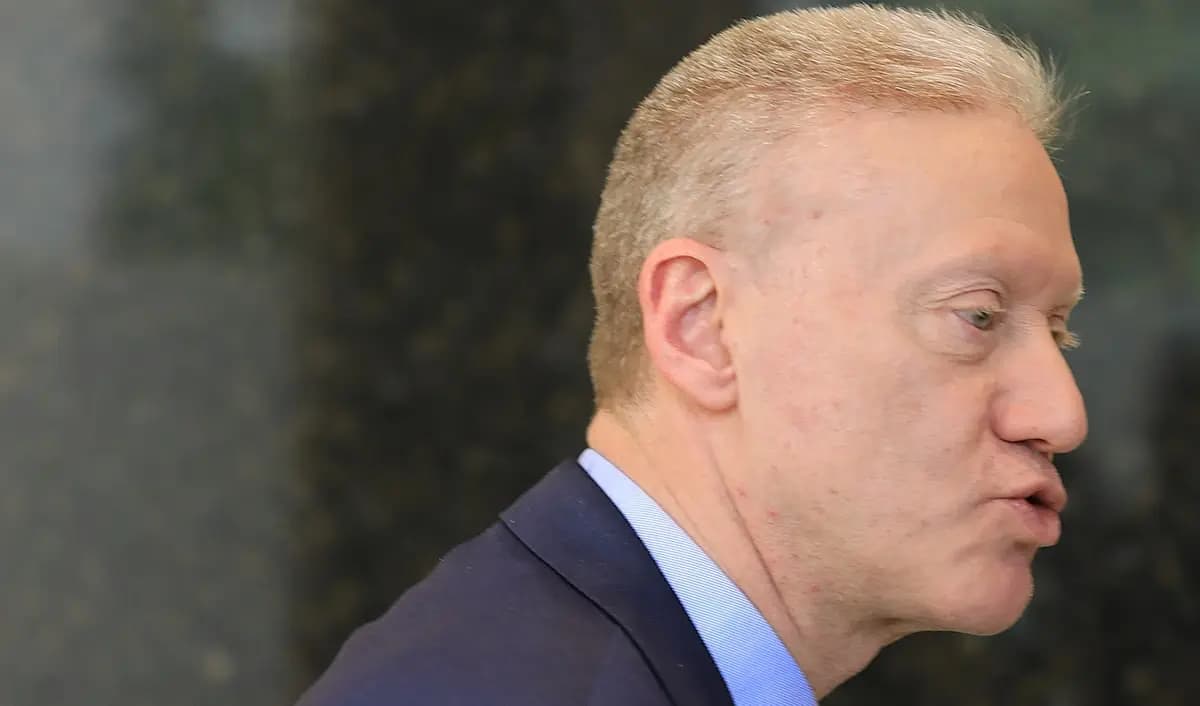 مواقف رجي وتعاميمه تخالف الدستور