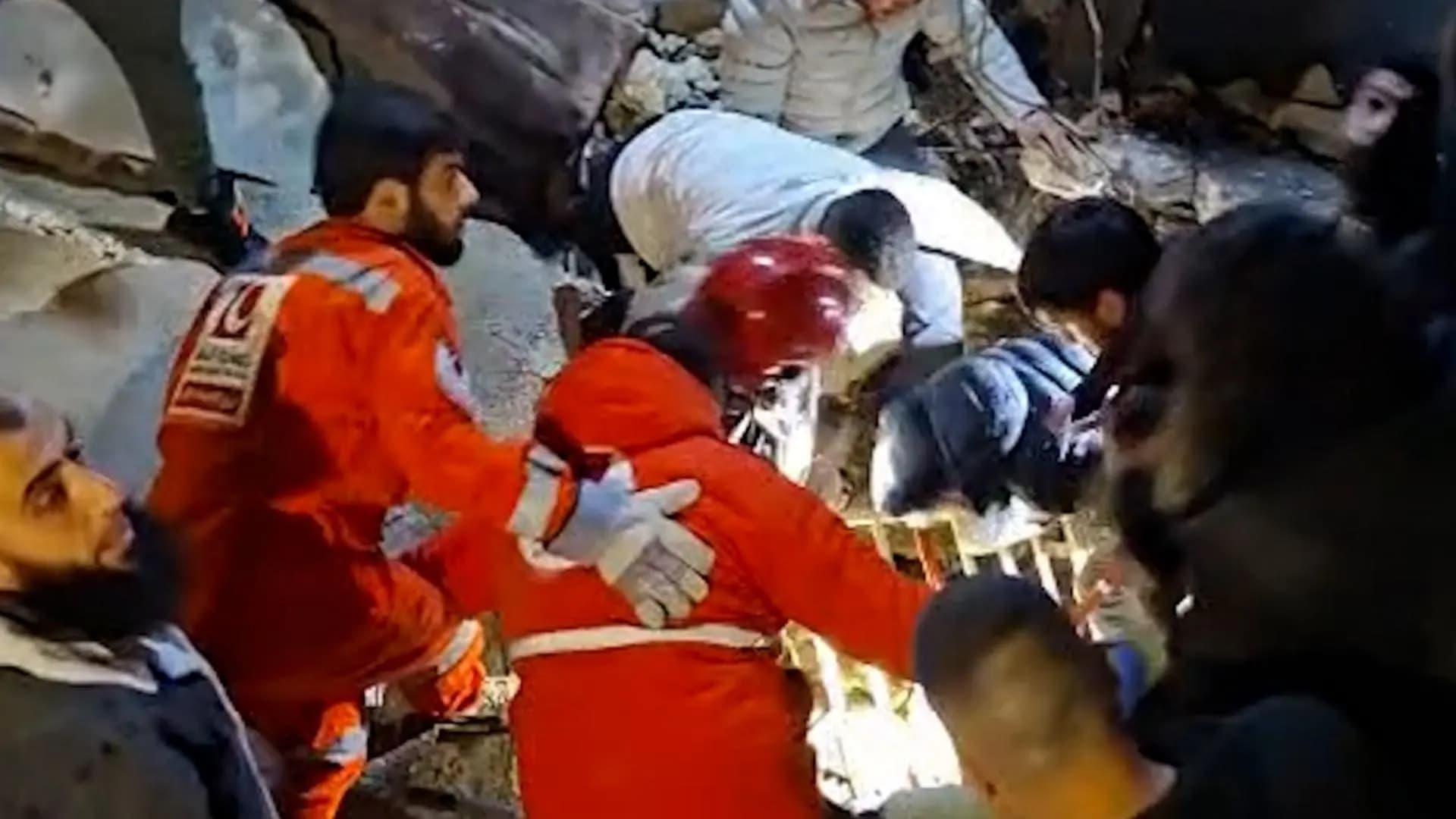 عقب انهيار مبنى في طرابلس.. وزير الصحة يعطي توجيهاته