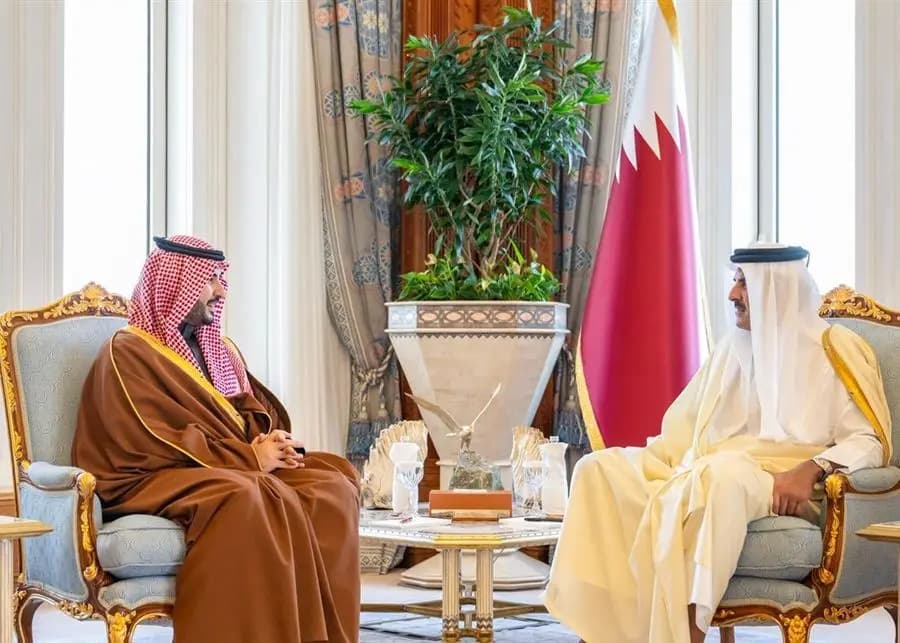أمير قطر يستقبل وزير الدفاع السعودي