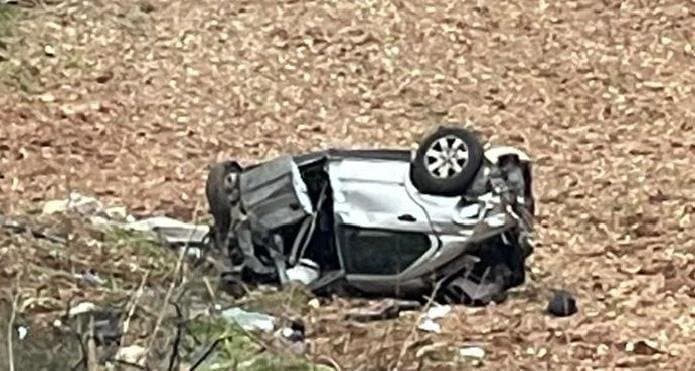 جرحى انقلاب سيارة على أوتوستراد شكا