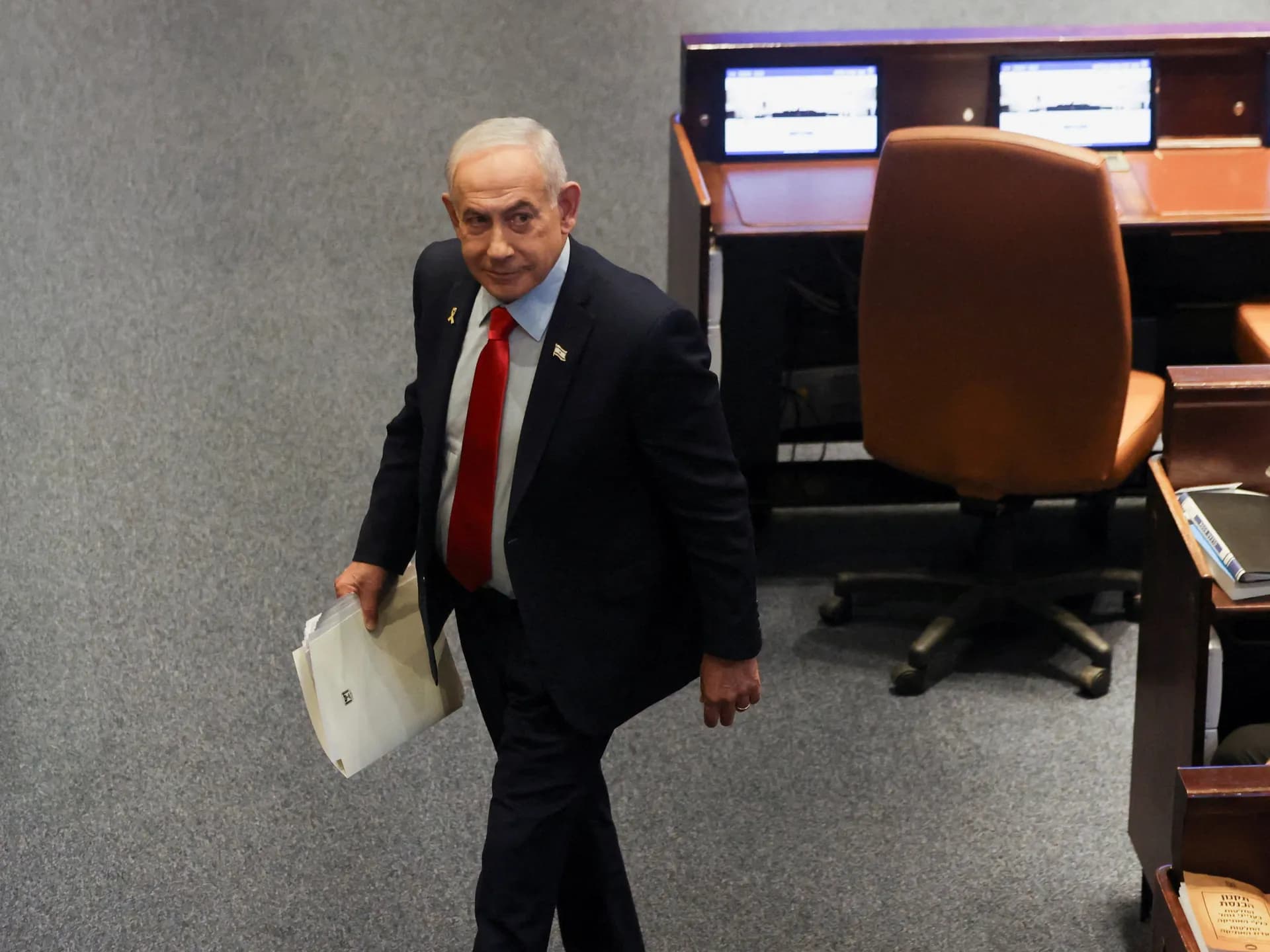 هآرتس: محاضر نتنياهو تكشف كذبه وتشويهه للحقائق بشأن إخفاقات 7 أكتوبر