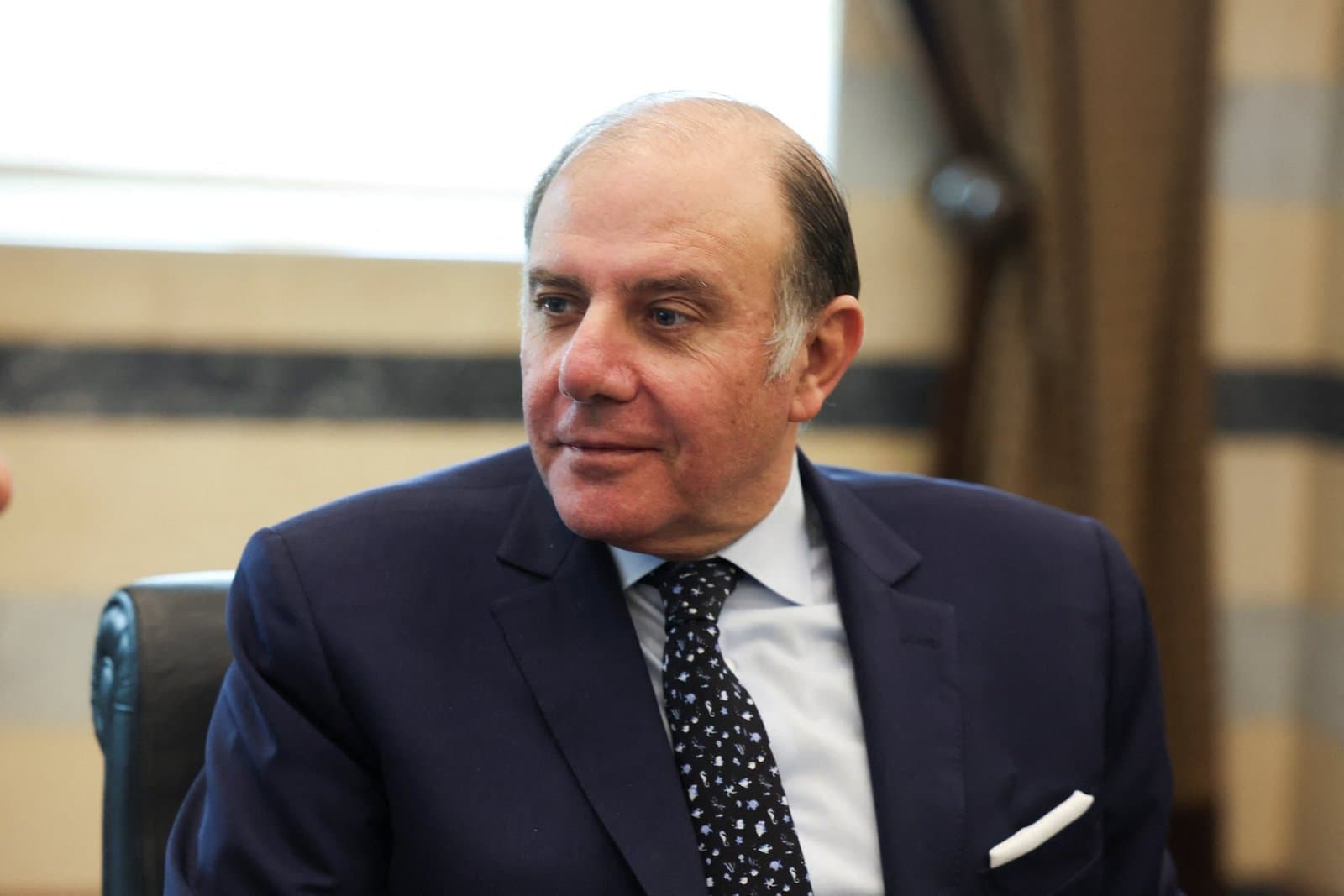 سلسلة اجتماعات لحاكم مصرف لبنان في باريس.. وبحث في ملفات مالية هامة