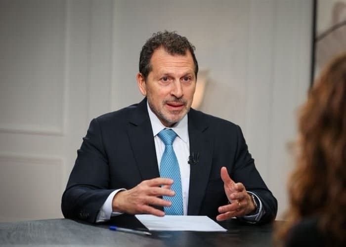 "لو كنت موجوداً لكنت رفضت".. شحادة يعلق على قرار الحكومة