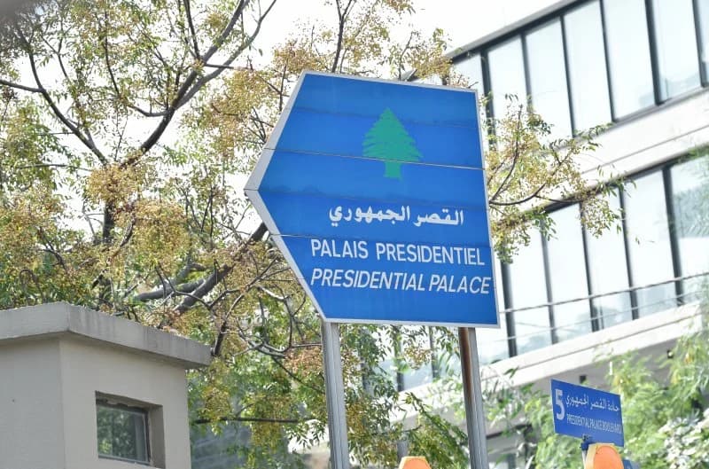 ورشة صيانة عند مفرق القصر الجمهوري في بعبدا