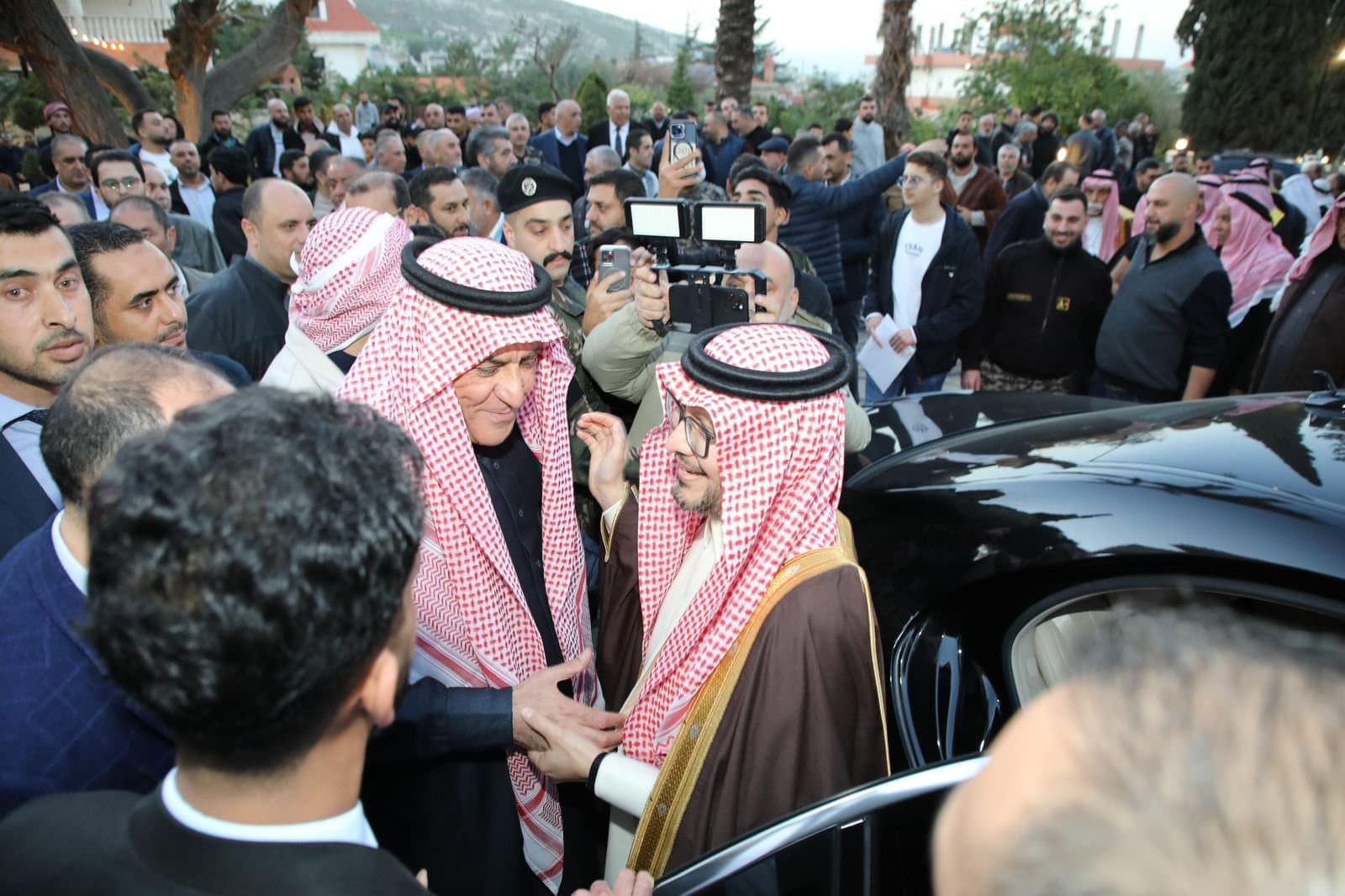 السفير السعودي يلبي دعوة عشائر وادي خالد