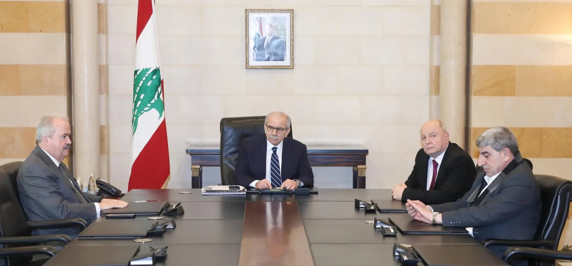 اجتماع في السراي لبحث أوضاع قطاع النقل.. ماذا تقرّر؟