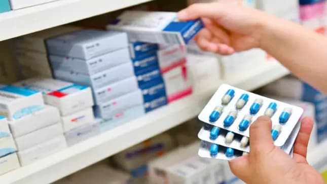 الخوري يطمئن: مخزون الأدوية متوفر