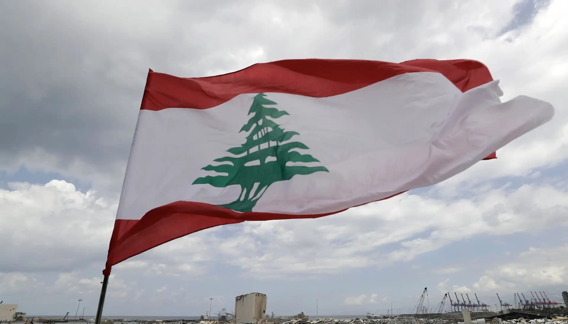 الهويةُ المعلّقة.. لبنانُ بين الدولةِ والطوائف