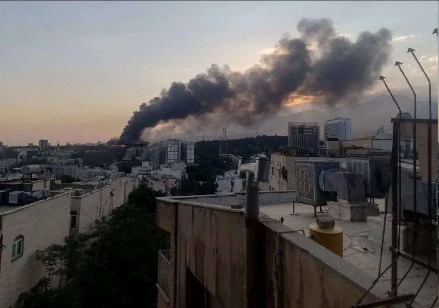 تخطّت الألف.. إليكم حصيلة ضحايا الغارات على إيران