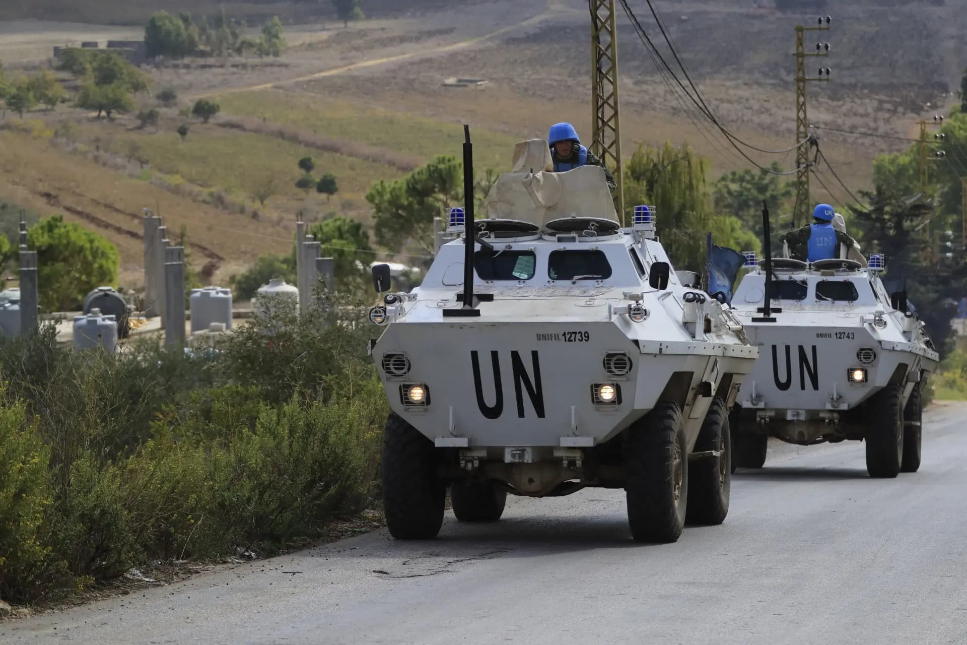 اليونيفيل تُجلي عائلتين تحت النار جنوبًا