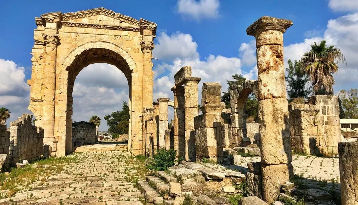 سلامة يستنكر العـ.ـدوان على موقع البص الأثري