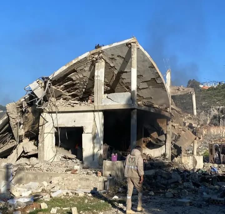 غـ.ـارات معادية جنوبًا