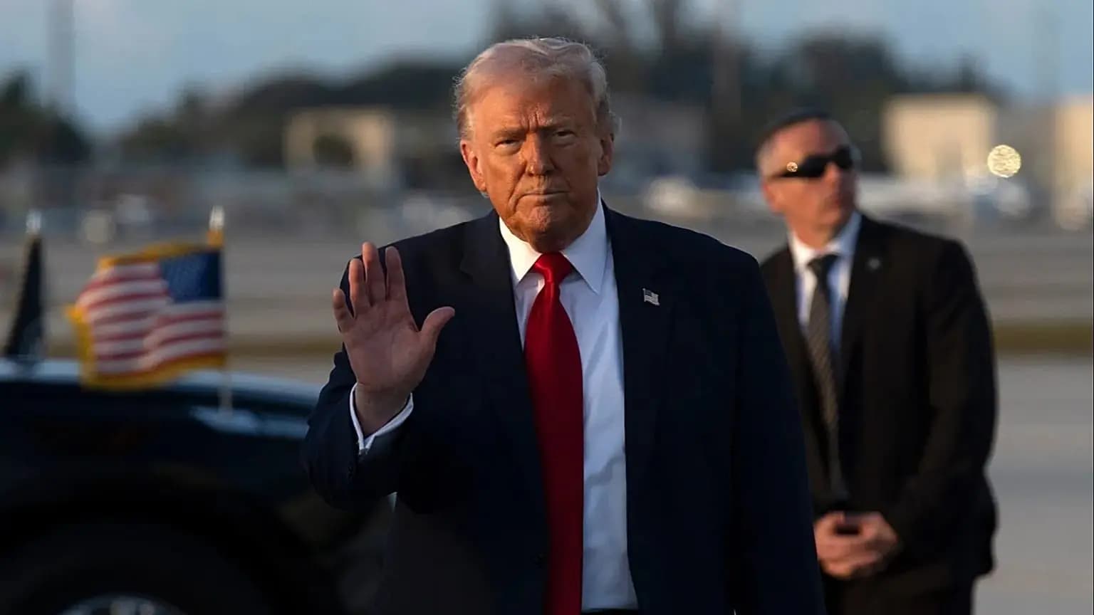 "أكسيوس": ترامب ينظر إلى قصف النفط الإيراني كخيار كارثي