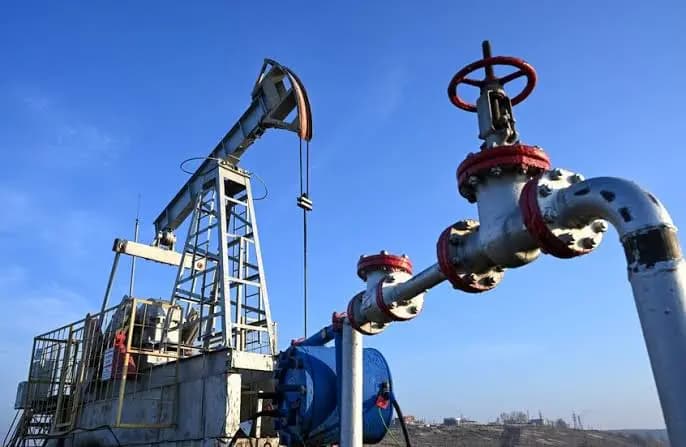 وسط تهديدات إيرانية.. النفط يقفز إلى 90 دولارًا