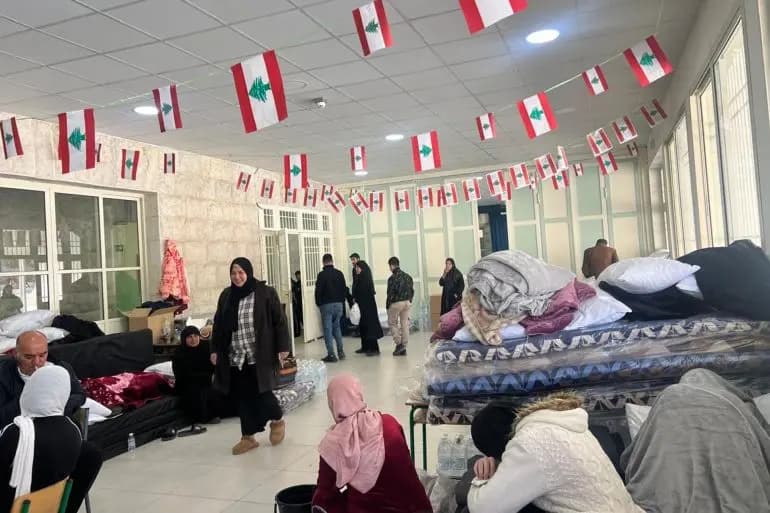 تحتَ ضغطِ النزوح.. توضيحاتٌ بشأنِ وجباتِ النازحين في مراكزِ الإيواء