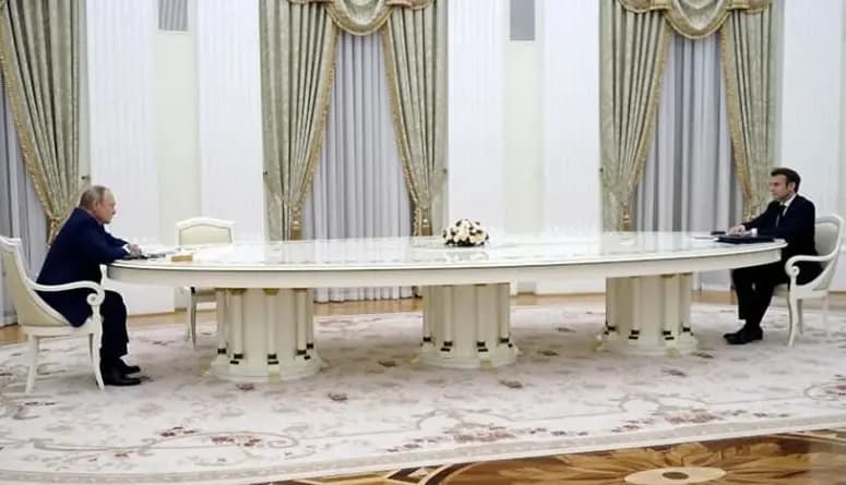 لهذا السبب رفض #ماكرون إجراء "PCR" قبل لقائه #بوتين