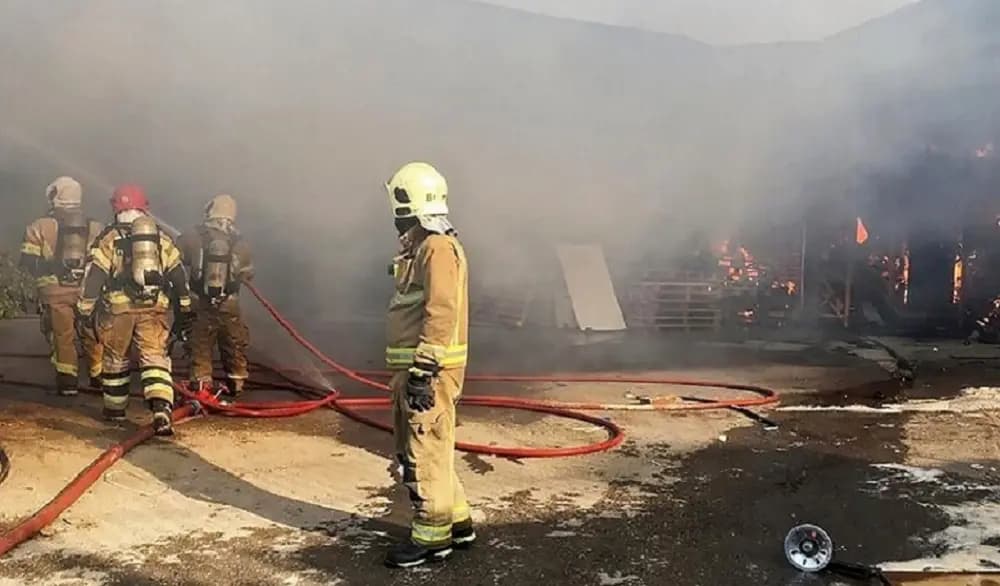 حريق هائل في سوق تاريخية بطهران