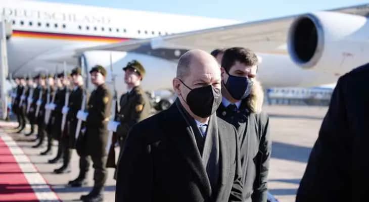 المستشار الألماني وصل إلى كييف لإجراء محادثات مع زيلينسكي بشأن المسائل الأمنية