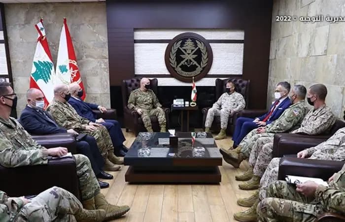 قائد الجيش التقى وفداً من القيادة المركزية في الولايات المتحدة