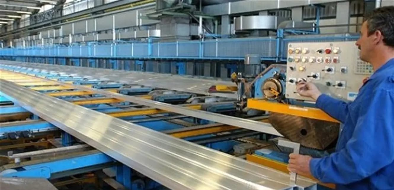 الصِّناعةُ اللُّبنانيَّةُ تتأرجحُ بين معضلةِ غياب الدَّولة وتسارعِ وتيرة الانهيار الاقتصاديّ..