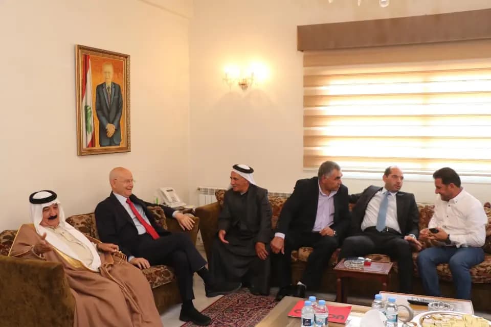 وفود رسمية وامنية و دينية وشعبية في دارة الوزير مراد لتقديم التهاني بالعيد..