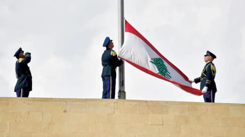 بين الفراغ والسياسة.. اللبنانيُّ يتعايشُ.. يُهاجرُ أم ينتحر!