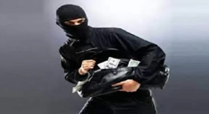 سلب مواطن تجهيزات للطاقة الشمسية في محلة الحلانية