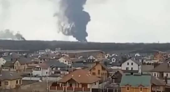 قصف روسي يدمر مطار فينيتسيا في أوكرانيا