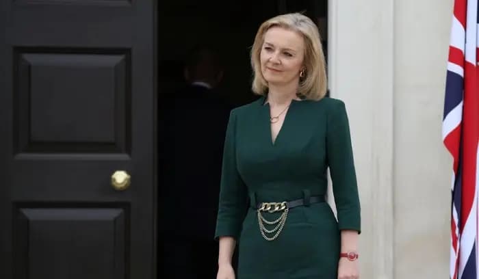 وزيرة خارجية بريطانية: ندعو كل دول مجموعة السبع إلى حظر واردات النفط الروسي