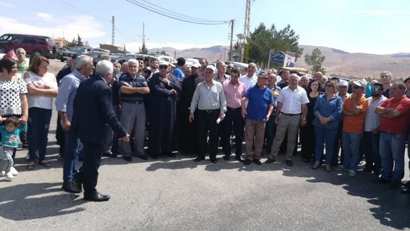 إعتصام لأهالي رأس بعلبك والقاع احتجاجا على سلب أحد أبنائها واطلاق النار عليه