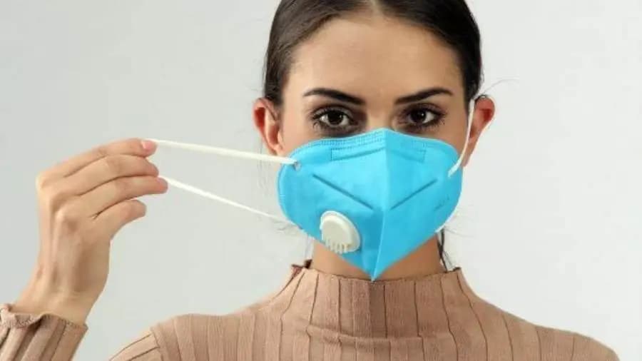 أرقام كورونا تنخفض تدريجيًا... وداعًا للكمامات؟