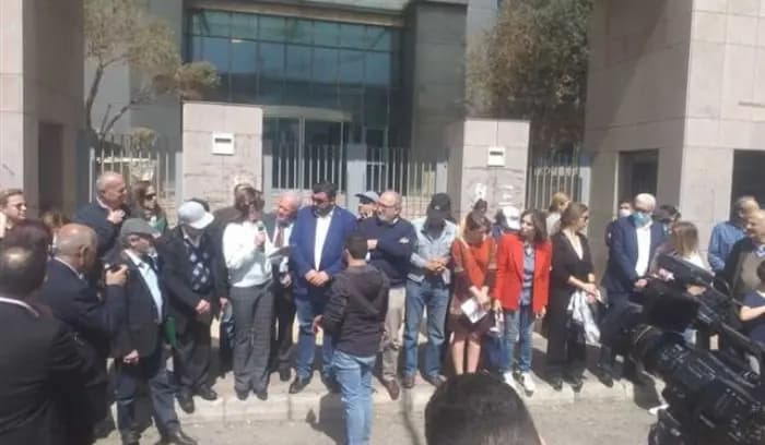 وقفة تضامنية مع الجامعة اللبنانية امام وزارة التربية.