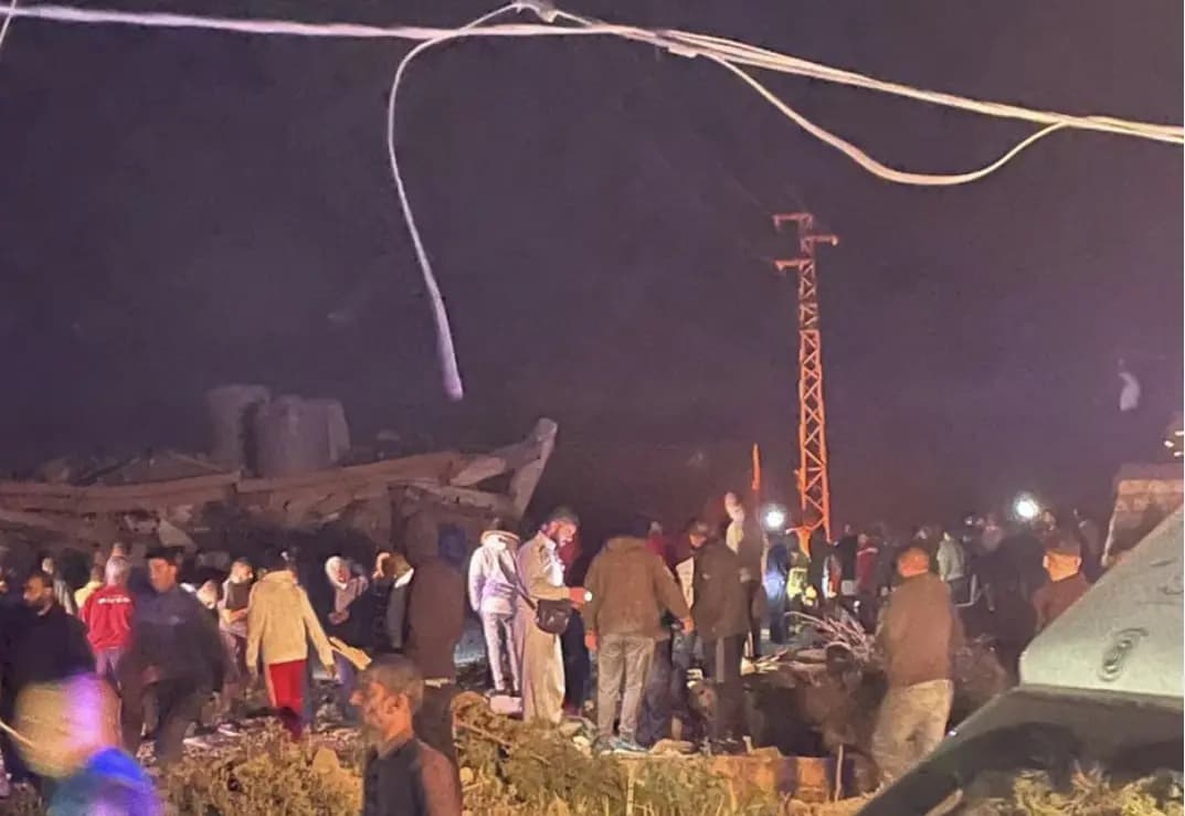 مصدر أمني: مقتل شخص على الأقل وإصابة 3 آخرين في انفجار في بلدة بنعفول شرق صيدا جنوبي لبنان.